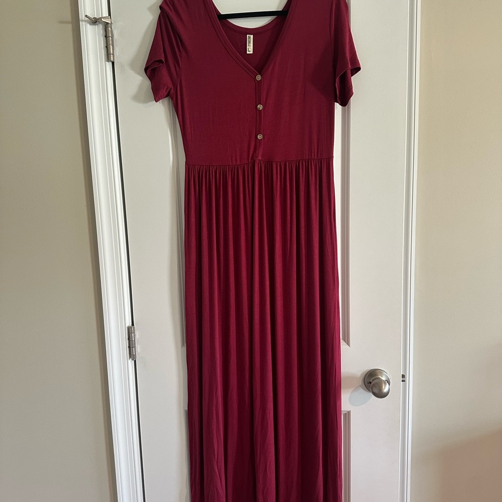 Elegant Burgundy Maxi Dress